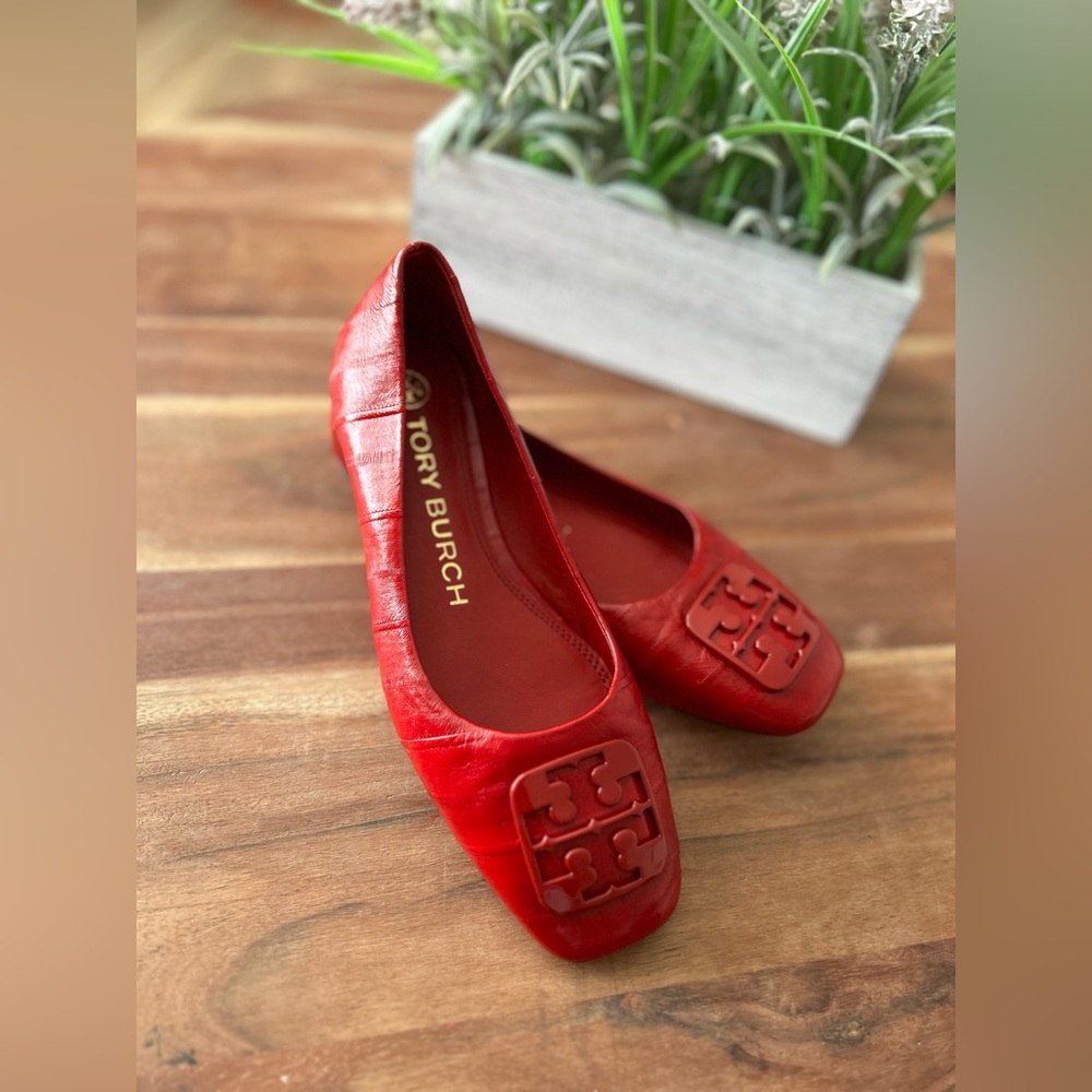 Tory Burch WIDE Croc Embossed Georgia Ballet Flat red   Good condition.